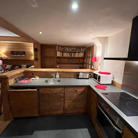 Woody Apartment *
